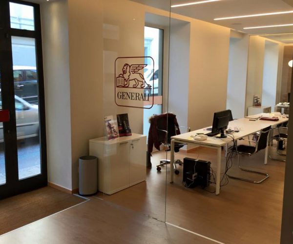 Sedie-e-scrivanie-per-ufficio Sedie-e-scrivanie-per-ufficio