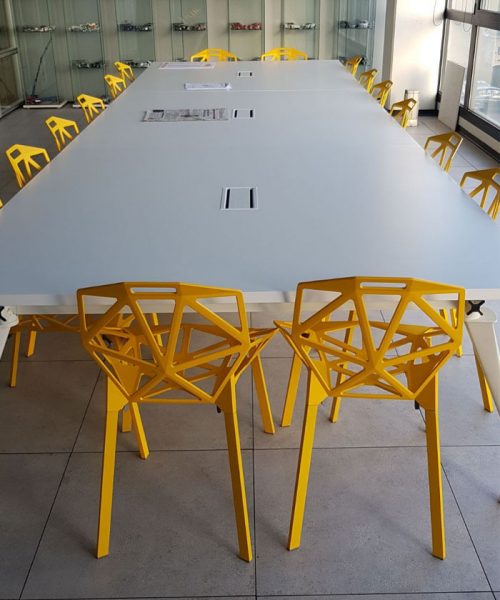 Sedie-Chair-One-di-Magis-in-colore-giallo