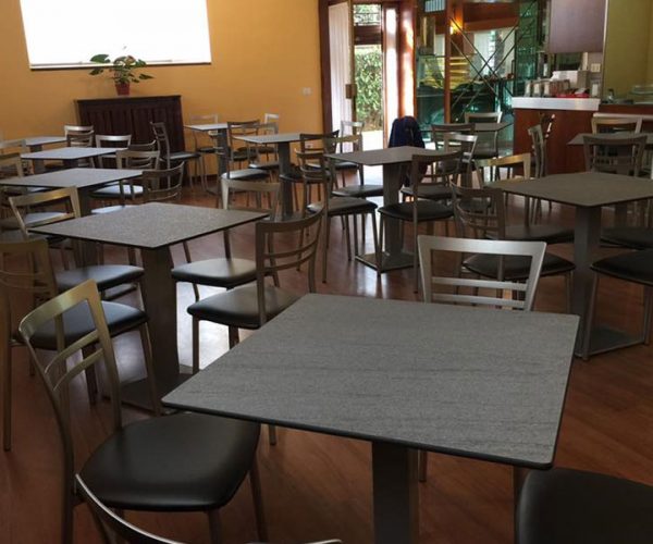 sedie-e-tavoli-per-pasticceria