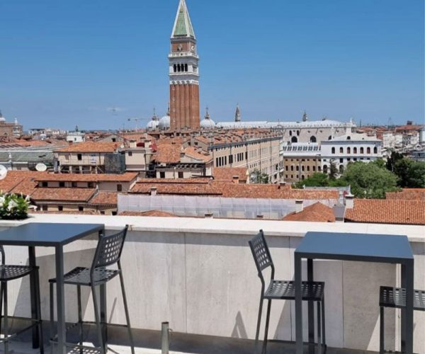 fornitura-sedie-sgabelli-e-tavoli-hote-bauer-venezia fornitura-sedie-sgabelli-e-tavoli-hote-bauer-venezia